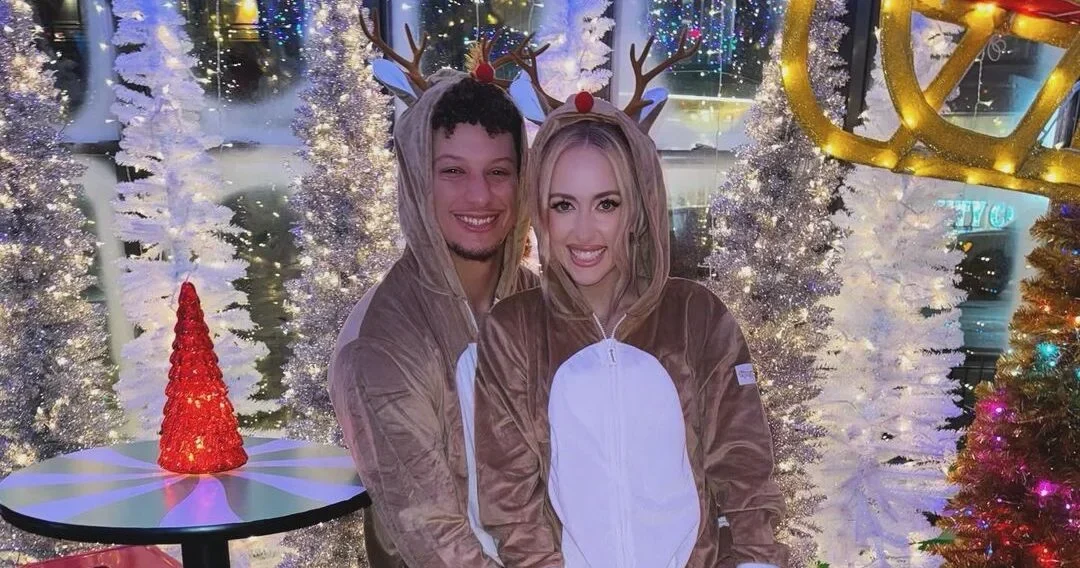 “So Stinkin’ Cute”: Brittany and Patrick Mahomes Rock Early Christmas Vibes With Iconic Attire, Melting Fans’ Hearts