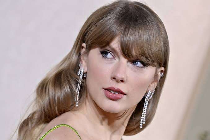 EXCLUSIVE : Taylor Swift chooses another green dress to dine out with Blake Lively before meeting Travis Kelce...