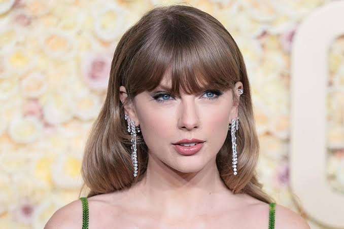 EXCLUSIVE : Taylor Swift chooses another green dress to dine out with Blake Lively before meeting Travis Kelce...