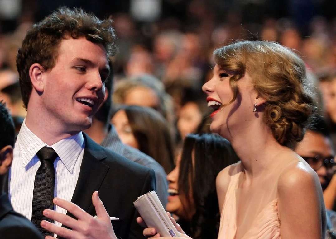 Happy Birthday Austin Swift!!! 🎂 Taylor Swift and brother Austin Swift are the definition of supportive siblings and unbreakable bond. 💖🤗 She said, 'I’m really proud of him'...