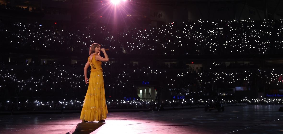 Taylor Swift Lights Up Milan: Taylor Swift at today’s show! ” It’s been 13 years since I played in Milan… I thought “I just can’t wait to party with those Italians!”