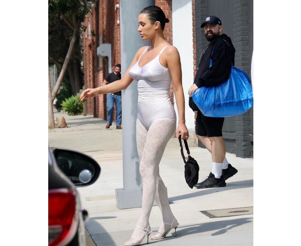 News Update: Kim Kardashian is under fire once again for allegedly copying Bianca Censori, as she grabbed attention at a Los Angeles market in a leotard and tights…