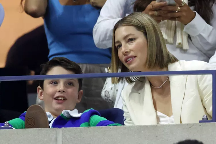 Jessica Biel and Justin Timberlake’s 9-year-old Silas made a rare public appearance for a mother-son tennis date at the USOpen!