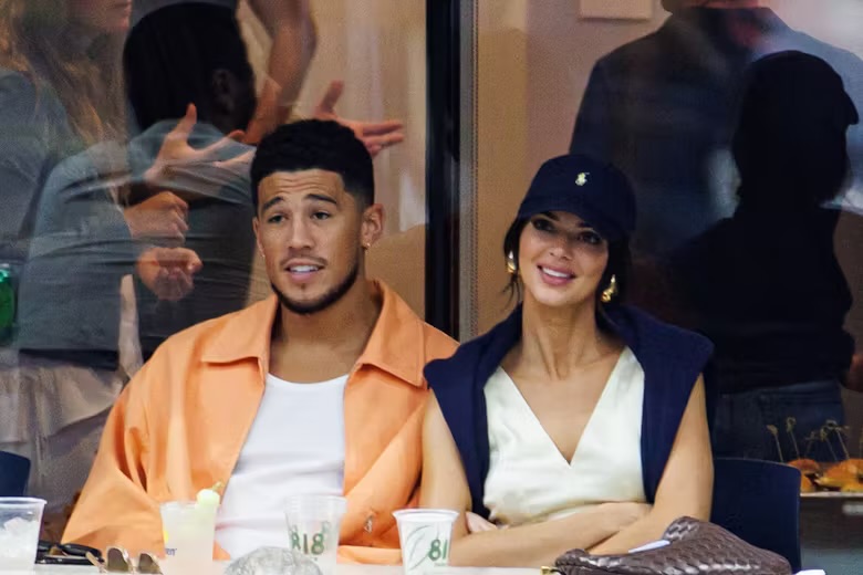 Kendall Jenner, 28, announce engagement to NBA Star boyfriend Devin Booker, 27, 💍this shocking news came after the couple were spotted recently Reigniting their Relationship In Miami after their breakup in December 2023… she also announce that they are expecting a… See more